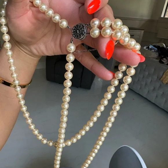Cream Pearl Necklace - Picture 2 of 4